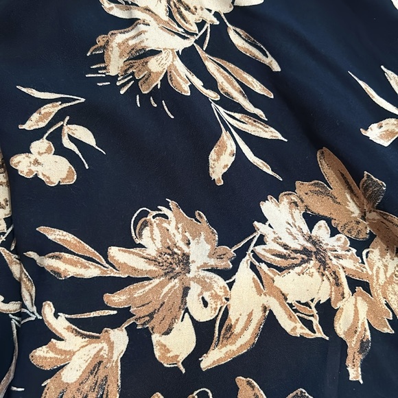 Lightweight Tunic Style Top - Picture 12 of 13